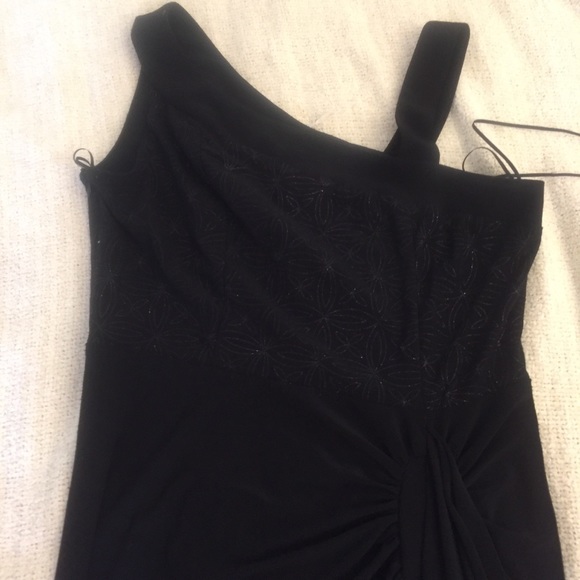 one shoulder little black dress 🚫sold🚫. - Picture 2 of 6